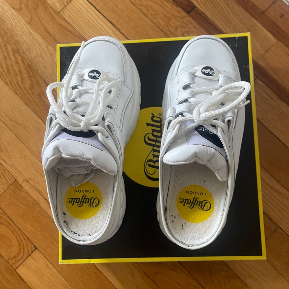 Buffalo London Women's Classic White Sneakers - Picture 5 of 8